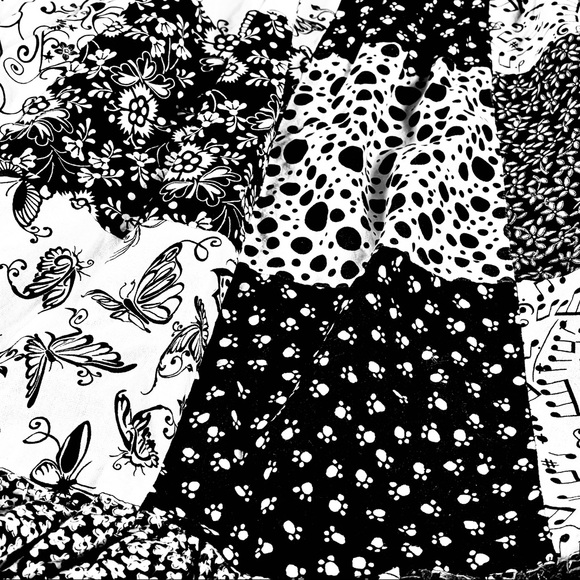 Black & white patchwork skirt, waist-20, elastic waist, ruffles on bottom EUC - Picture 5 of 10